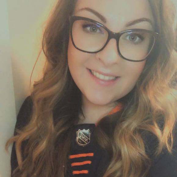 Meet your Posher, Hillary - Picture 1 of 1